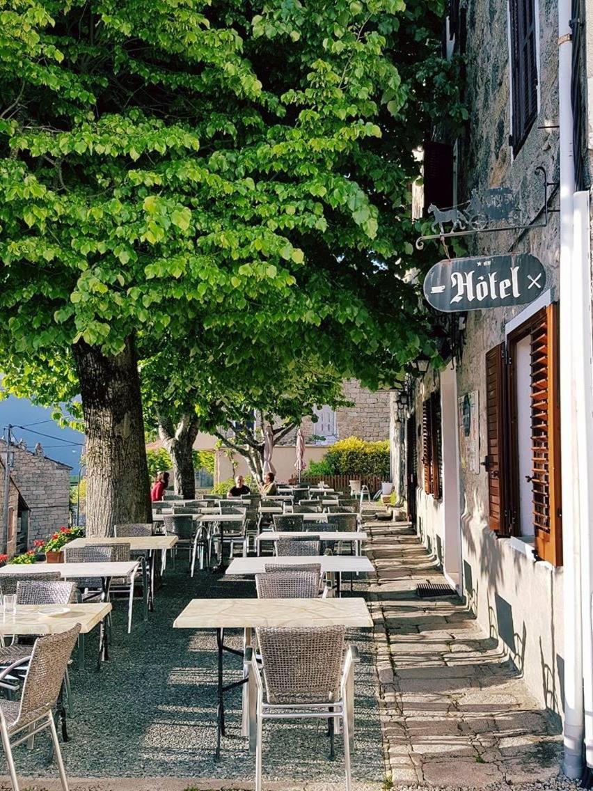Hotel Restaurant De La Poste Aullene Buitenkant foto