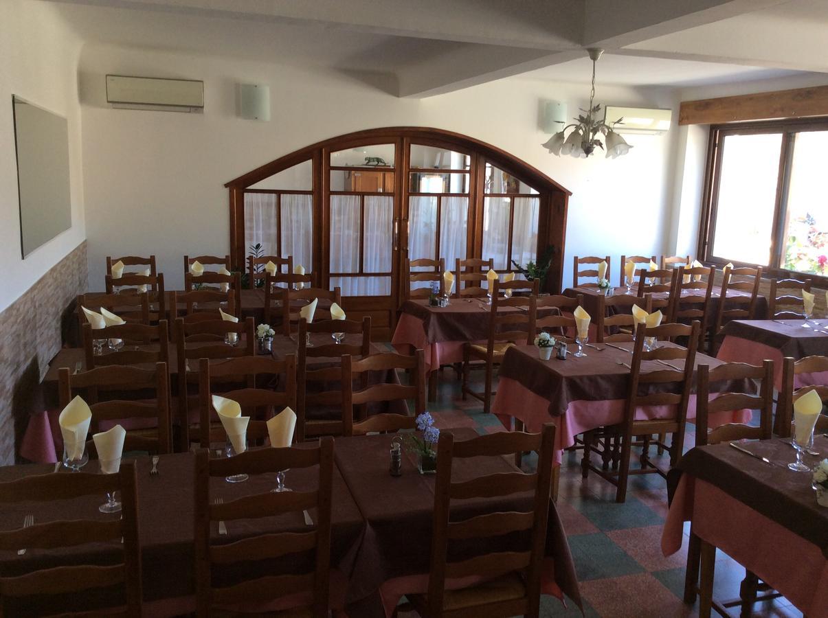 Hotel Restaurant De La Poste Aullene Buitenkant foto