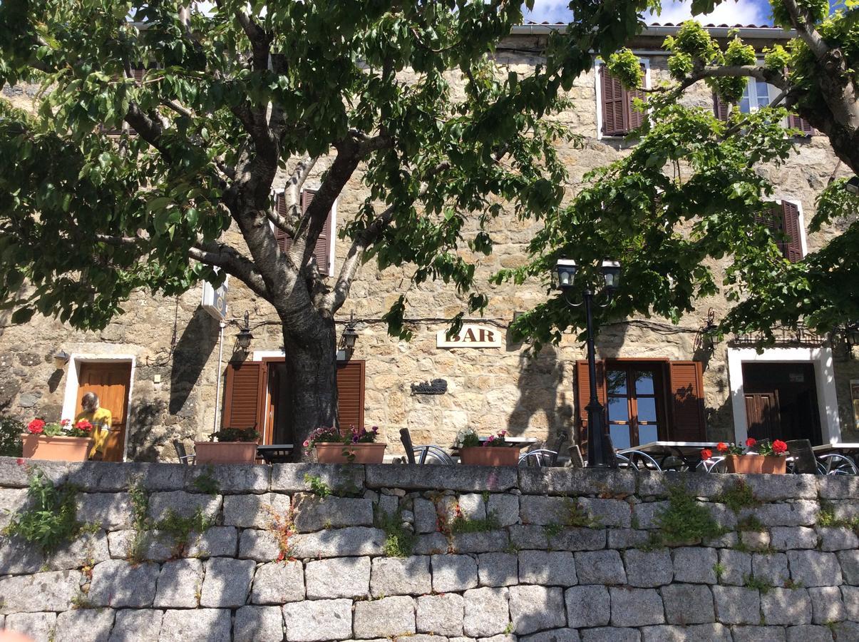 Hotel Restaurant De La Poste Aullene Buitenkant foto